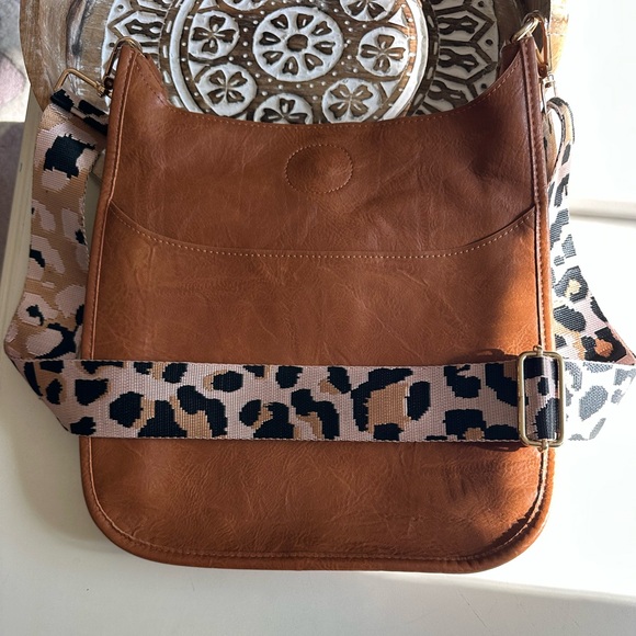 Ah Dorned Vegan Leather Crossbody Bag Camel Like New - Picture 2 of 10